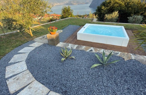 Solto Collina House | Corte Furmignano 🏡 A farmhouse surrounded by greenery with a spectacular view of the lake
