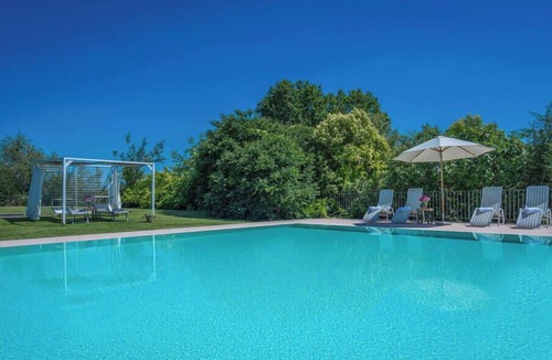 Pozzolengo Villa | Cosy apartment in villa for 2 people with pool, WIFI, A/C, close to Sirmione