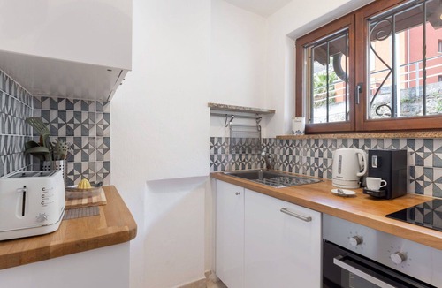 Cardada Apartment | Cosy apartment for 3 people with WIFI, pool, TV, terrace and pets allowed