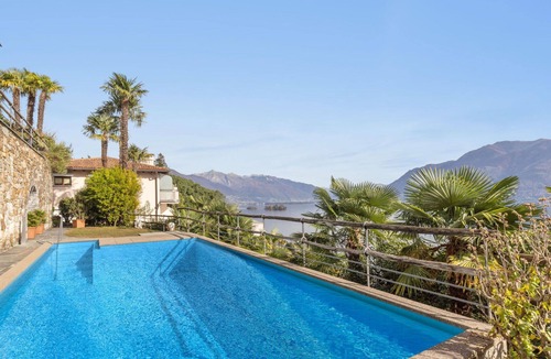Cardada Apartment | Cosy apartment for 3 people with WIFI, pool, TV, terrace and pets allowed