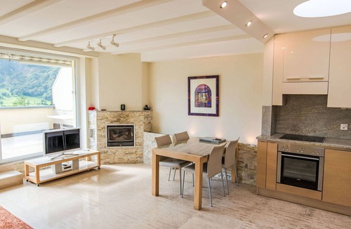 Leukerbad Apartment | Cosy apartment for 4 guests with WIFI, TV and terrace