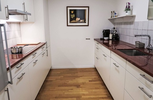 Montreux Apartment | Cosy apartment for 4 people with WIFI, pool, TV, balcony and panoramic view