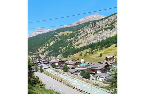 Saas-Balen Apartment | Cosy apartment for 4 people with WIFI, TV, balcony, pets allowed and parking