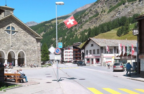 Saas-Balen Apartment | Cosy apartment for 4 people with WIFI, TV, balcony, pets allowed and parking