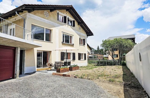 Samedan Apartment | Cosy apartment for 4 guests with WIFI and TV