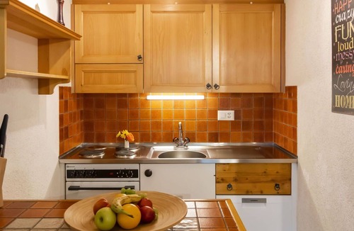 Verbier Apartment | Cosy apartment for 4 guests with WIFI, TV, terrace and parking