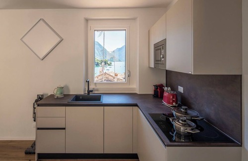 Ossuccio Apartment | Cosy apartment for 4 guests with WIFI, A/C, balcony, pets allowed and panoramic view