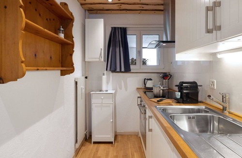 Davos-Dorf Apartment | Cosy apartment for 4 people with WIFI, pool, TV and balcony