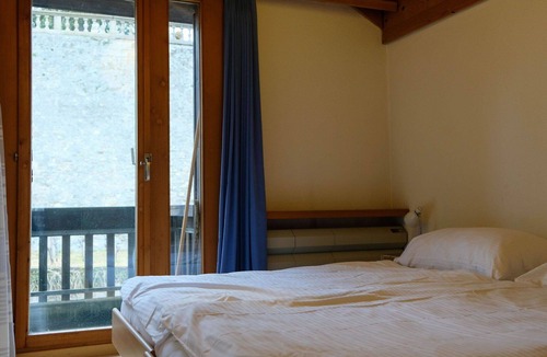 Spiez Apartment | Cosy apartment for 4 people with WIFI, TV and balcony