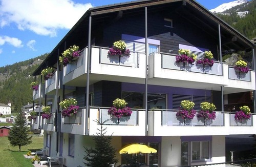 Saas Grund Apartment | Cosy apartment for 4 people with WIFI, TV, balcony and pets allowed