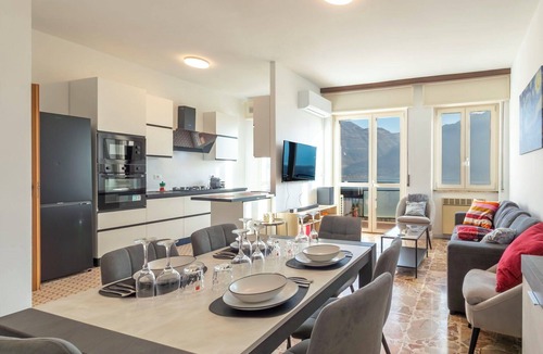 Lovere Apartment | Cosy apartment for 5 people with A/C, WIFI, TV, balcony and pets allowed