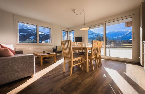 Adelboden Apartment | Cosy apartment for 6 people with WIFI, TV and balcony