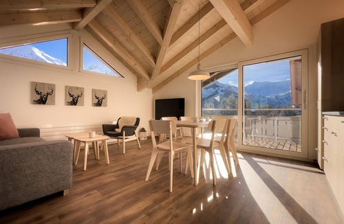 Adelboden Apartment | Cosy apartment for 6 guests with WIFI, TV and balcony