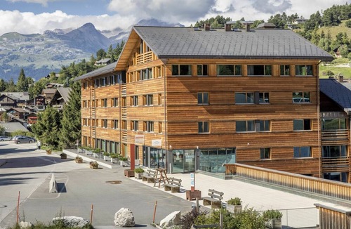 Vercorin Apartment | Cosy apartment for 6 guests with WIFI, hot tub, TV, pets allowed and parking