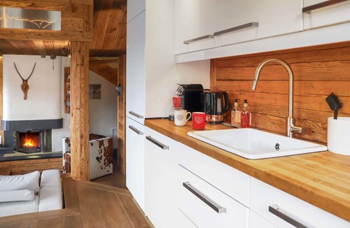 Verbier Apartment | Cosy apartment for 6 guests with WIFI, TV, terrace and pets allowed