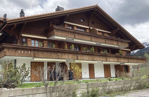 Saanenmoeser Apartment | Cosy apartment for 6 people with WIFI, TV and balcony