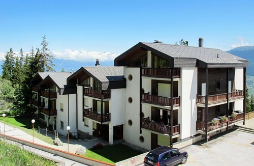 Granges Apartment | Cosy apartment for 4 people with pool, WIFI and balcony