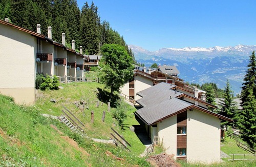 Granges House | Cosy apartment in villa for 8 guests with WIFI, TV, terrace and pets allowed