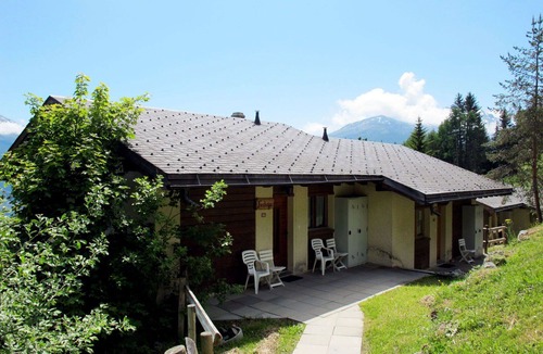 Granges House | Cosy apartment in villa for 8 guests with WIFI, TV, terrace and pets allowed