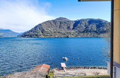 Porto Ceresio Apartment | Cosy apartment for 4 people with WIFI, TV and balcony