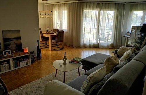 Riedholz House | Cosy bedroom with private batroom