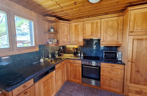 Evolene Ski Chalet | Cosy chalet with stunning views directly on cross-country skiing track