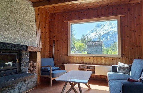 Evolene Ski Chalet | Cosy chalet with stunning views directly on cross-country skiing track