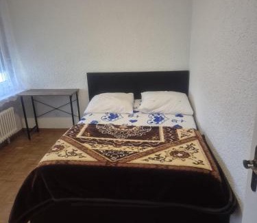 Grenchen Apartment | Cosy Room in a 3 Bedroom Flat