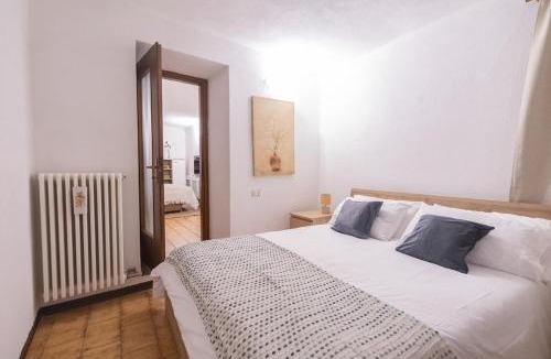 Bellano Apartment | Cozy home, a few minutes' walk from the train and ferry