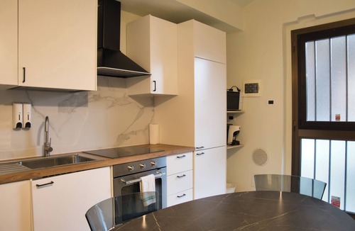 Lecco House | Cozy home away - Two Bedroom House, Sleeps 6