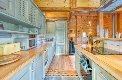 Chamoson Ski Chalet | Cozy mountain chalet with garden, games and panoramic views