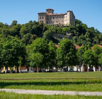 Angera Apartment | Dimora La Rondanina Vista Lago Maggiore