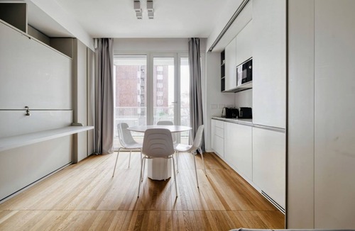 Gioia Apartment | Discover your exclusive corner in Milan: elegant apartment for 4 guests with double bedroom and bunk bed in the living area. The real plus? A large terrace that surrounds the whole house, perfect for moments of relaxation outdoors. There is a swimming po