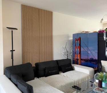 Le Bouchet Apartment | Double room and private bath in a shared flat, quiet, close to the UN and airport