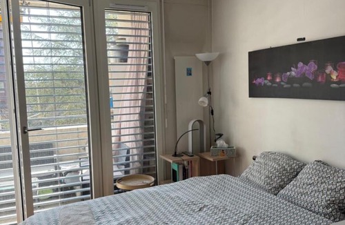 Le Bouchet Apartment | Double room and private bath in a shared flat, quiet, close to the UN and airport