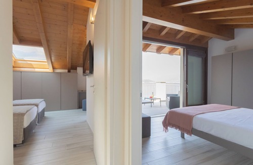 Lezzeno Apartment | Dream Lake Apartment 2
