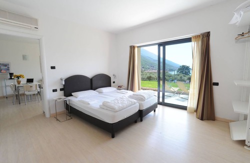 Val di Sogno Apartment | Dreizimmerwohnung mit Seeblick by Interhome