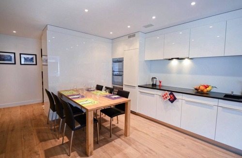 Arosa Apartment | Eden Mountain Resort - Wohnung "Duke" Appartement/Fewo, Dusche und Bad, WC by Interhome