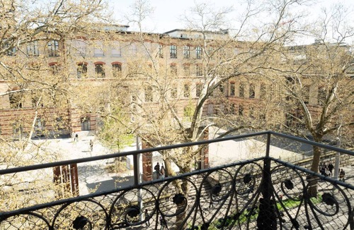 Oberstrass Apartment | Elegant rose-toned 3-BR near ETH · Kreis 6