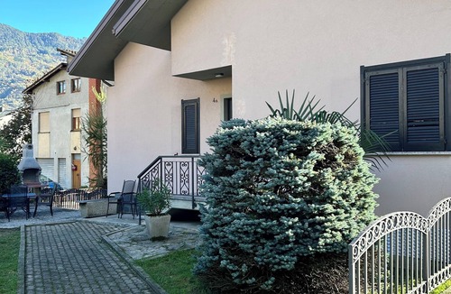 Valtellina House | Exclusive use cottage all on one floor, fenced garden. Animals welcome