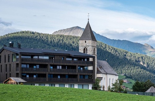Maranza Apartment | Family Apartment 105 'Mountain Lodge Margit' with Private Terrace, Infrared Sauna