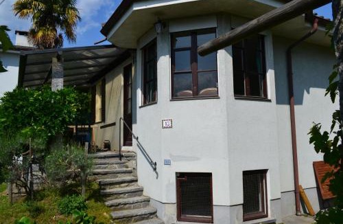 Arcegno House | Ferienhaus mit Garten in CH 6616 Losone Tessin Casa Sabina