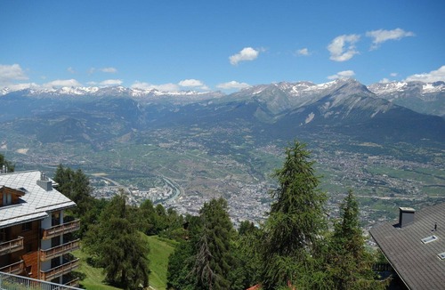 Nendaz Apartment | Flat in Veysonnaz near Ski Lift & Valley Views