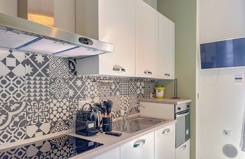 Centro Direzionale Apartment | Flatsharing - Gioia Ivory Retreat – 3 Bedrooms