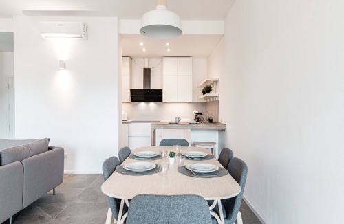 Como Apartment | Friends & Family Retreat