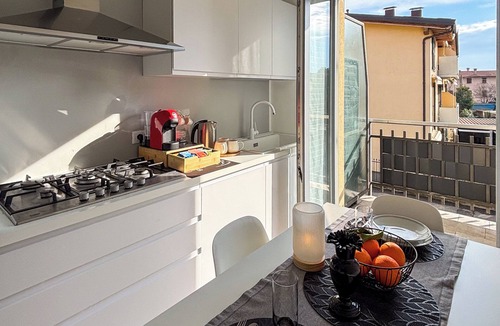 Seriate Apartment | From Kri Modern design - 10 min Orio al Serio airport Bergamo - Self check in