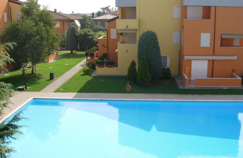 Lugana Apartment | Garden Ville A10 Apartment, a two-room apartment in a residence with a pool and garden