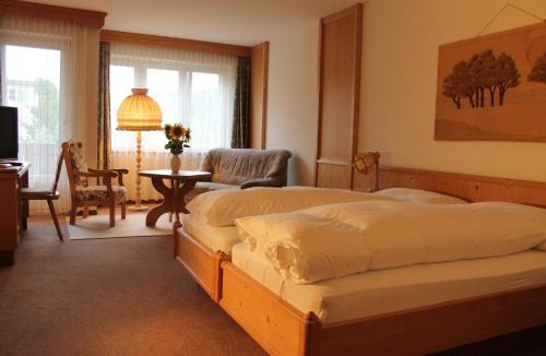 Lutzelfluh-Goldbach House | Gemeinschaftshaus im Oberdorf