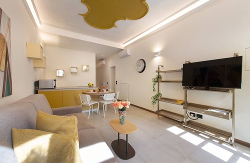 Gargnano Apartment | 'Gemhouse Ambra Garda Lake' Apartment 50 m from Lake, Wi-Fi and Air Conditioning
