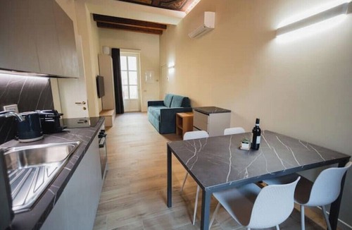 Citta Antica Apartment | [Golden Flower] Three Bedroom Apartment with Frescoes+6 Pers+2 Bedroom